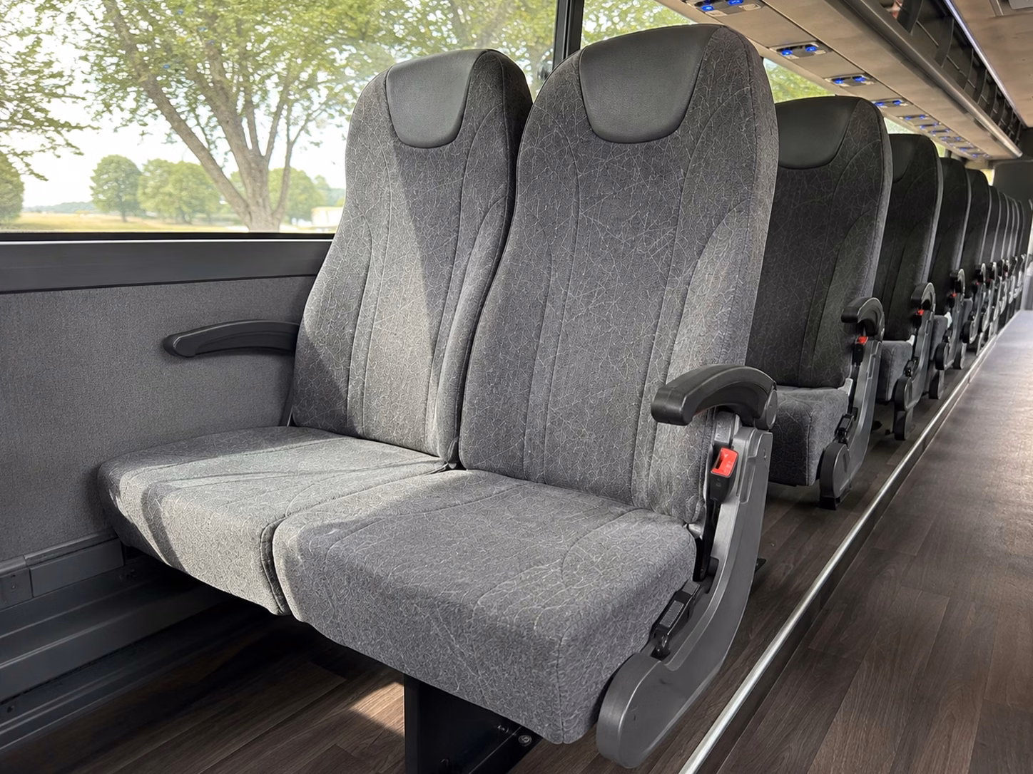 airport transfer shuttle bus rentals for salem wedding guests flying into pdx or salem mcnary